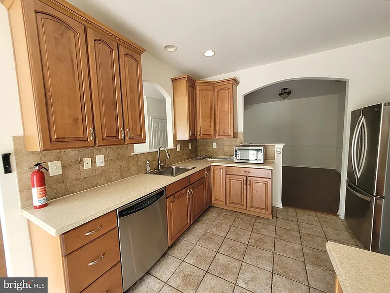 35 Tudor Ct — Photo 7