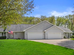 227 Somerset Gln, Wales, WI 53183