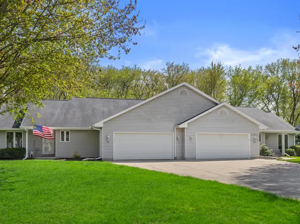 227 Somerset Gln, Wales, WI 53183