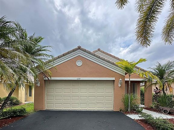5th image of 4279 Greenbriar Ln #0
