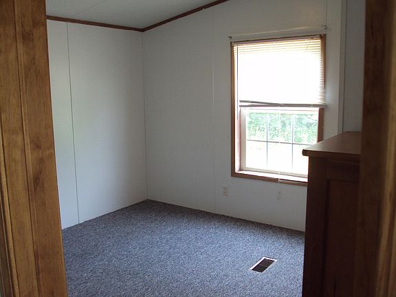 4th image of 187 Susan Dr