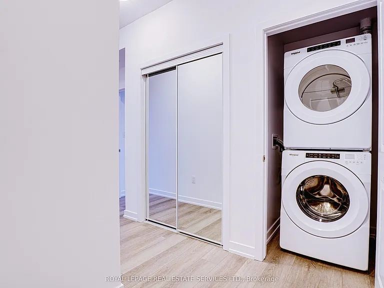 460 Dundas St E #1102 — Photo 25