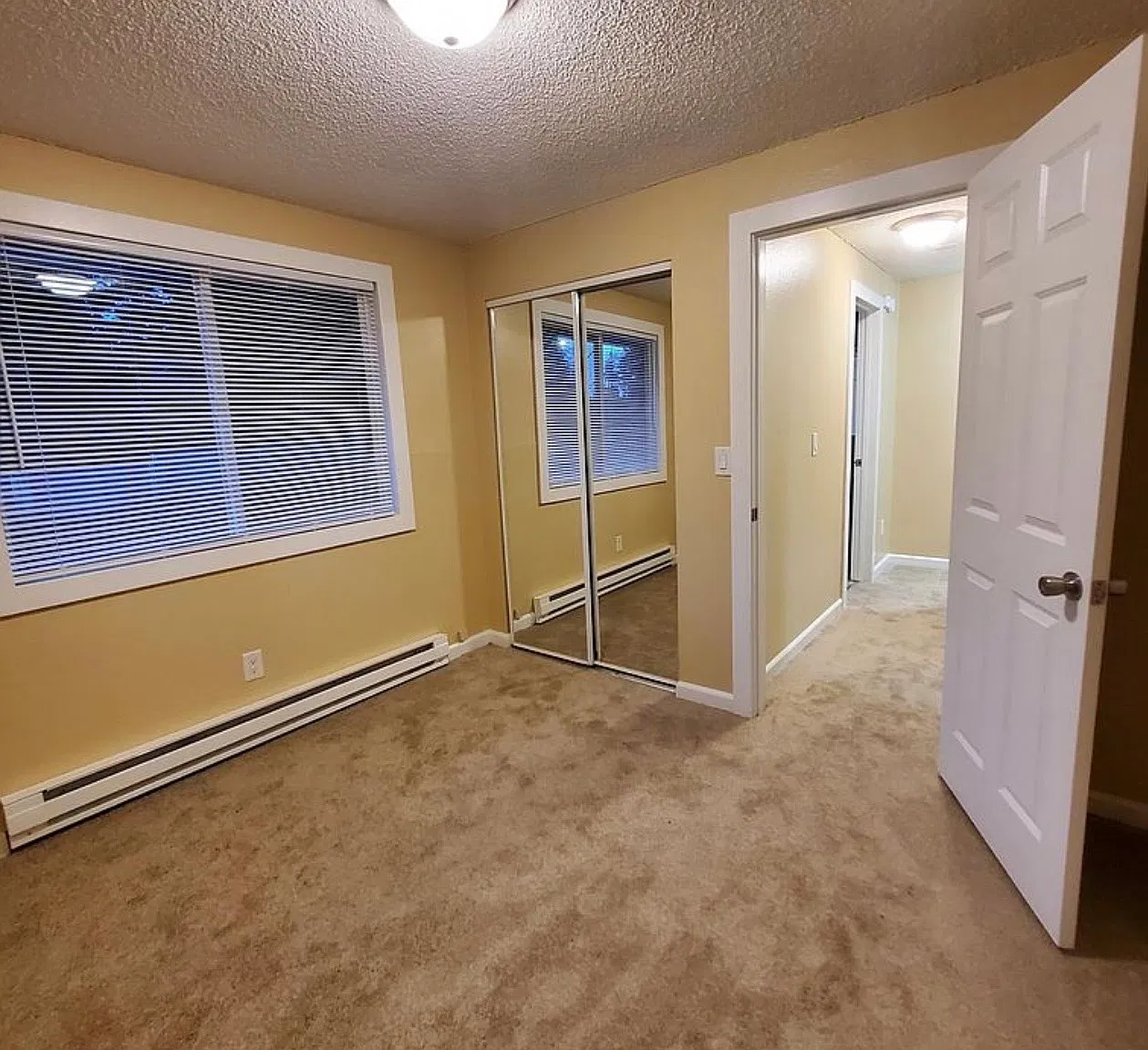 2 bed, 900 sqft, $2,000 — Photo 4