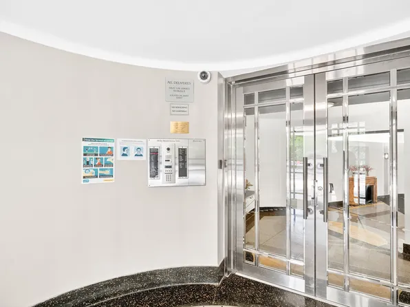 190 East Mosholu Parkway South image 5 of 36