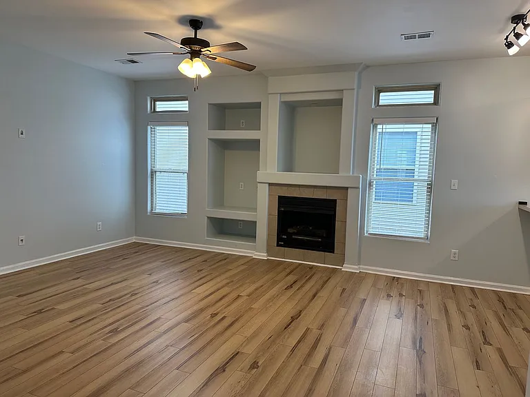 333 Spring Valley Ln — Photo 13