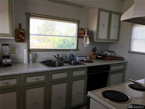 5th image of 10369 Largent St NE