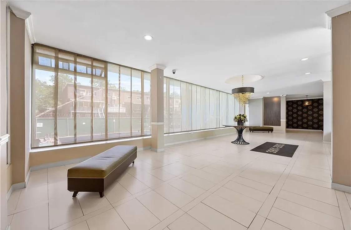 Studio, 550 sqft, $1,900 — Photo 4