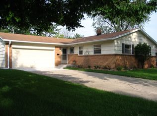 6058 Oakwood Ln, Greendale, WI 53129