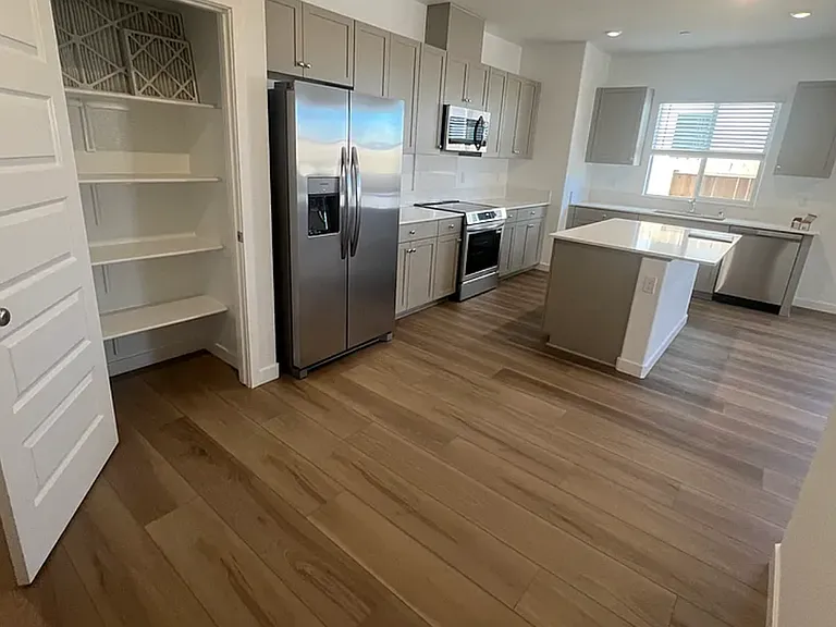 8392 Sinesky Way — Photo 2