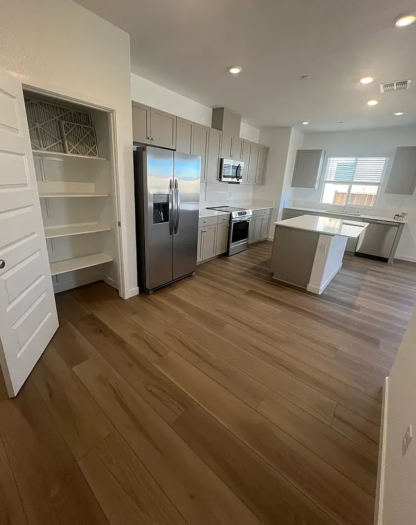 Building Photo - 8392 Sinesky Way