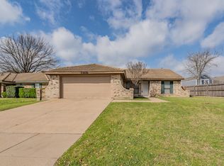 7308 Meadow Creek Dr, Fort Worth, TX 76133