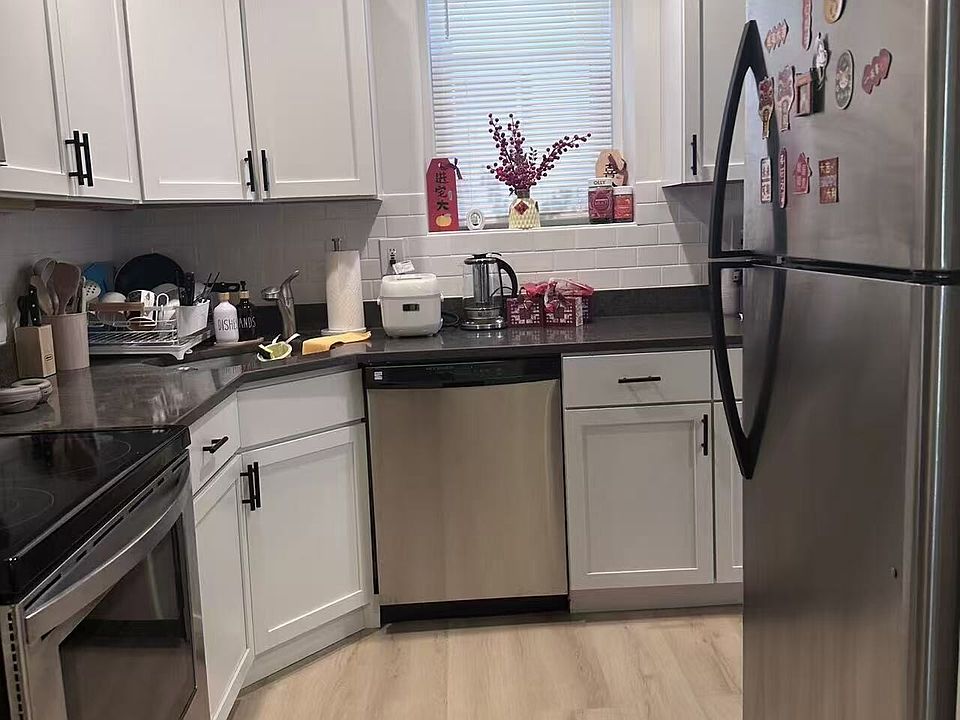 1st image of 1424 Commonwealth Ave #202