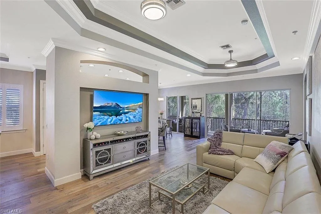 4 bed, 2.5 bath, 2297 sqft, $4,995 — Photo 2