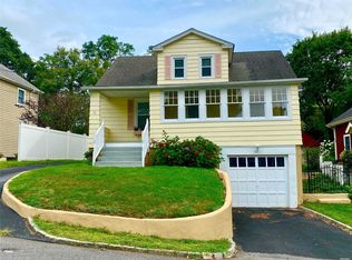 72 Pershing Ave, Locust Valley, NY 11560