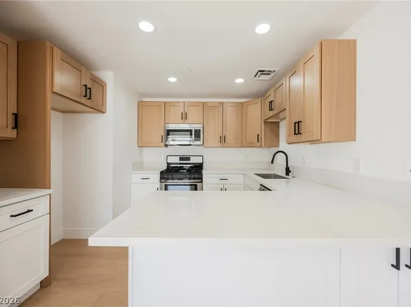 6783 Ledgewood Dr, Las Vegas, NV 89103