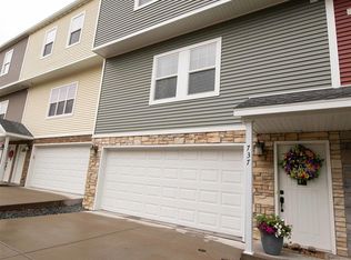 737 Cox Ct, Le Claire, IA 52753