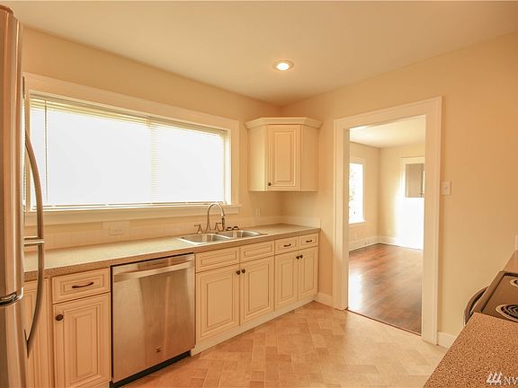 5th image of 140 Eklund Ave