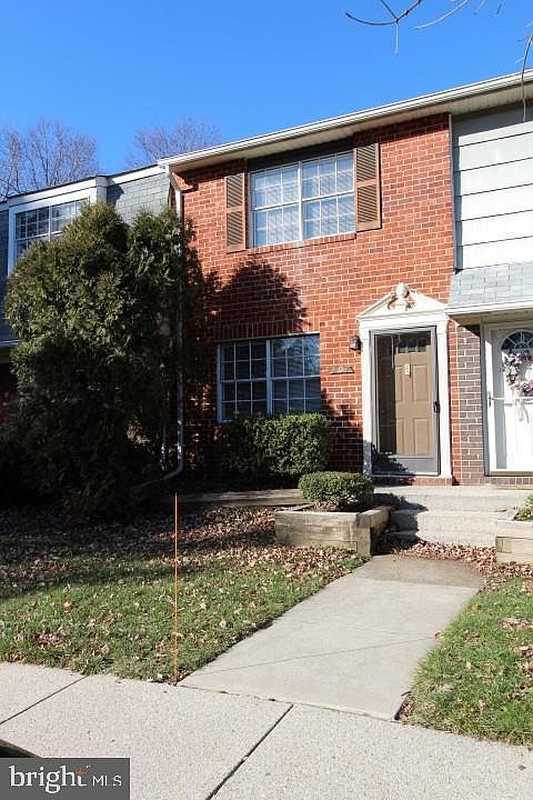 1st image of 594 Belmawr Pl