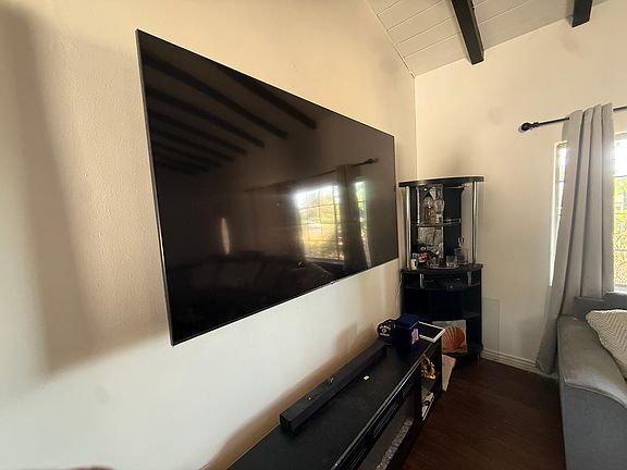 5th image of 2416 S San Antonio Ave