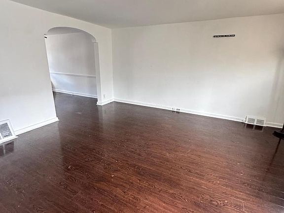 2nd image of 6724 Sylvester St