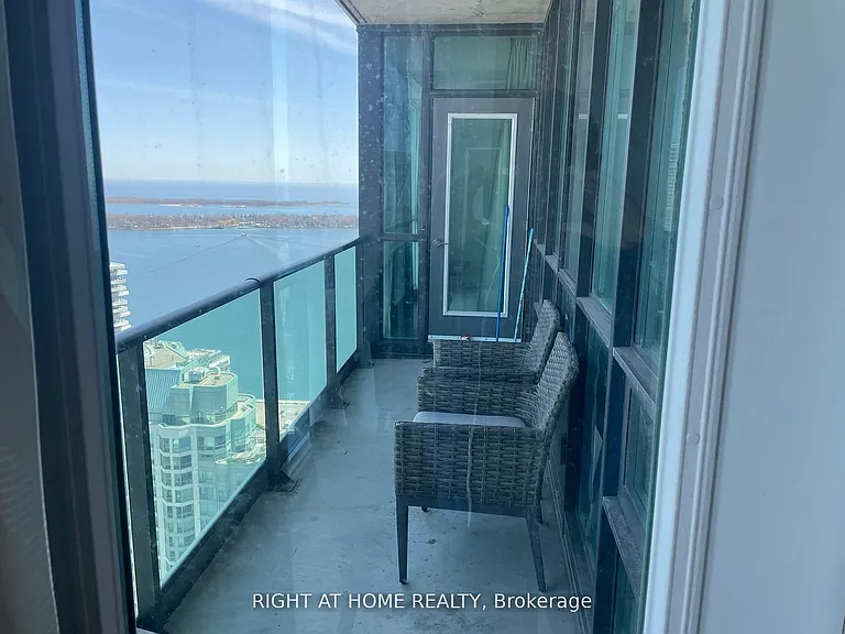 16 Harbour St #4904 — Photo 13