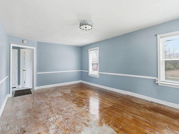 5th image of 436 Carolina Avenue