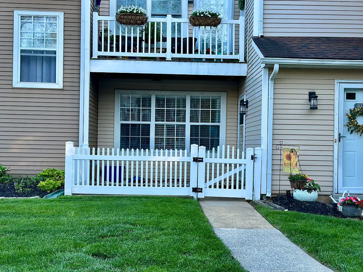 Building Photo - 401 Ferris Ln