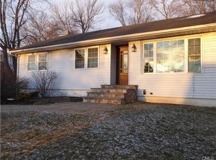 16 Grandview Dr, Danbury, CT 06811