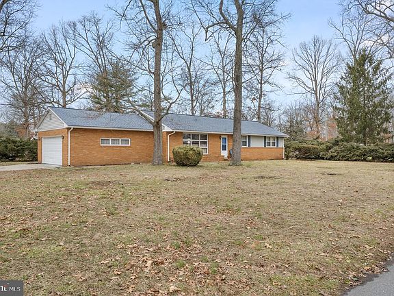 3rd image of 1254 McClain Dr