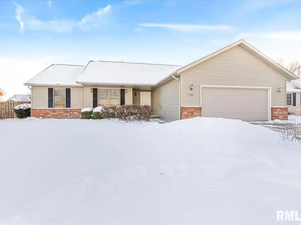 312 Garvey Ln, Chatham, IL 62629