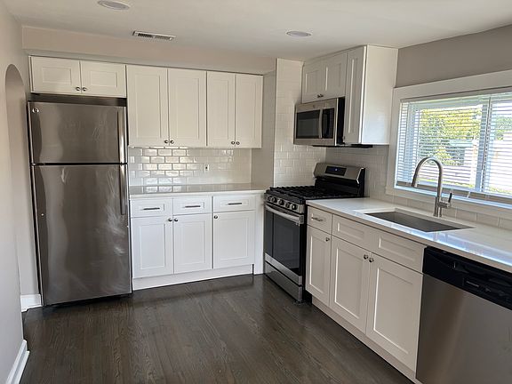 4th image of 1844 N Lincoln Ave APT 3