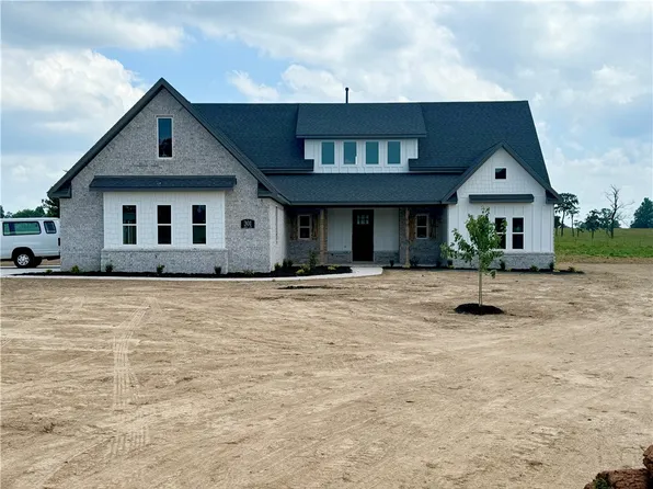301 Jenna Ln, Gravette, AR 72736