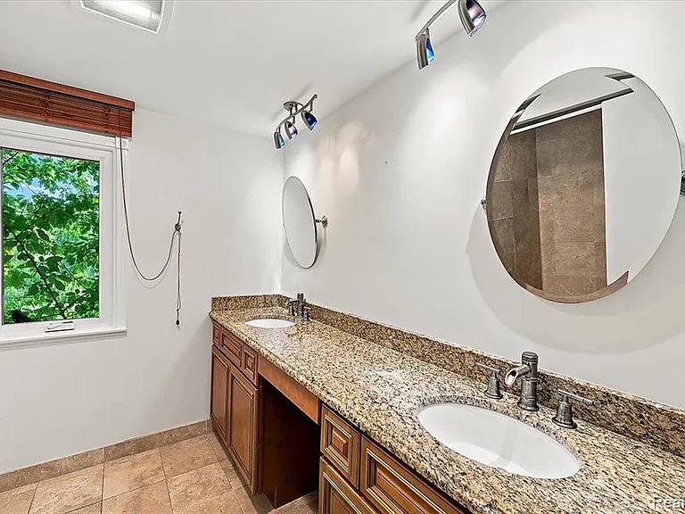 980 Sandhurst Rd — Photo 33