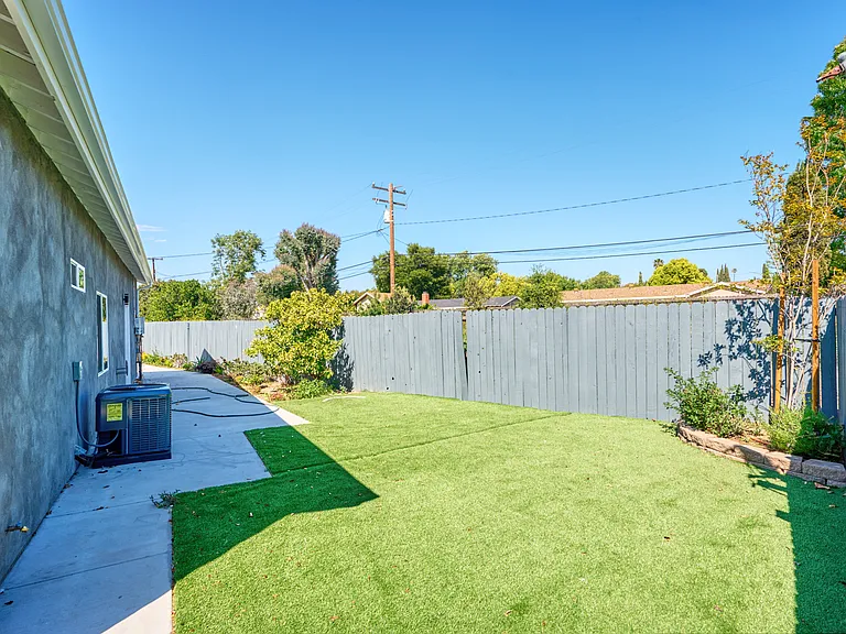 2576 Avenida De Las Plantas #B — Photo 31