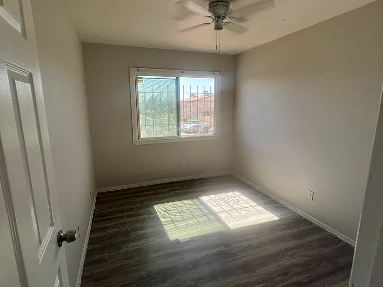 4023 W Reade Ave — Photo 5