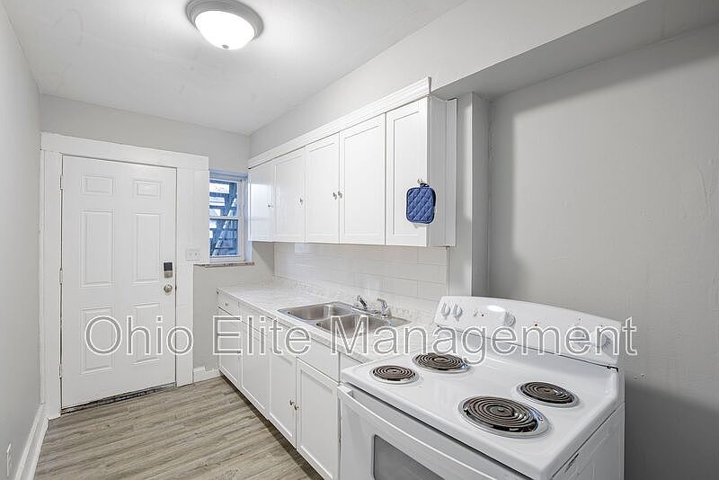 1st image of 987 Lilley Ave APT B