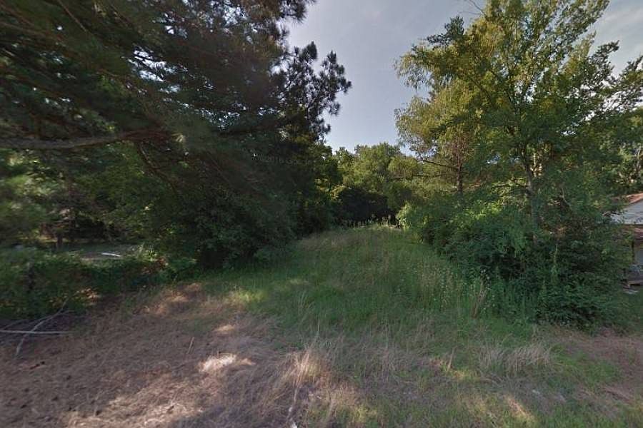 2nd image of 1511 W Avenue D St