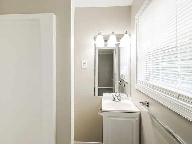 558 Wavelyn Way — Photo 11
