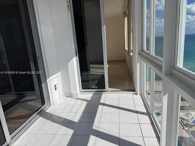 5401 Collins Ave #1512 — Photo 35