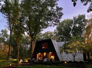 28 Travis Rd, Hyde Park, NY 12538