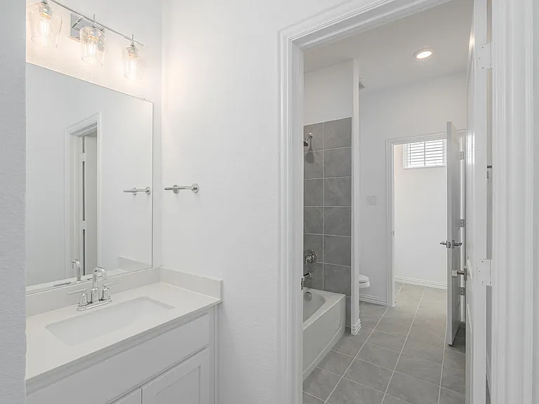 908 Utica Dr — Photo 26