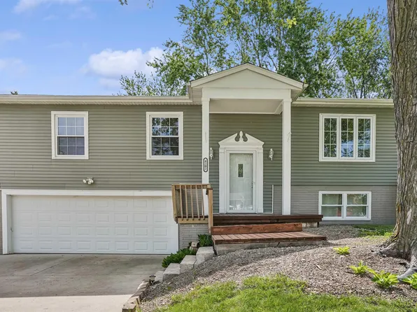 4202 Cardinal Dr, Cedar Falls, IA 50613
