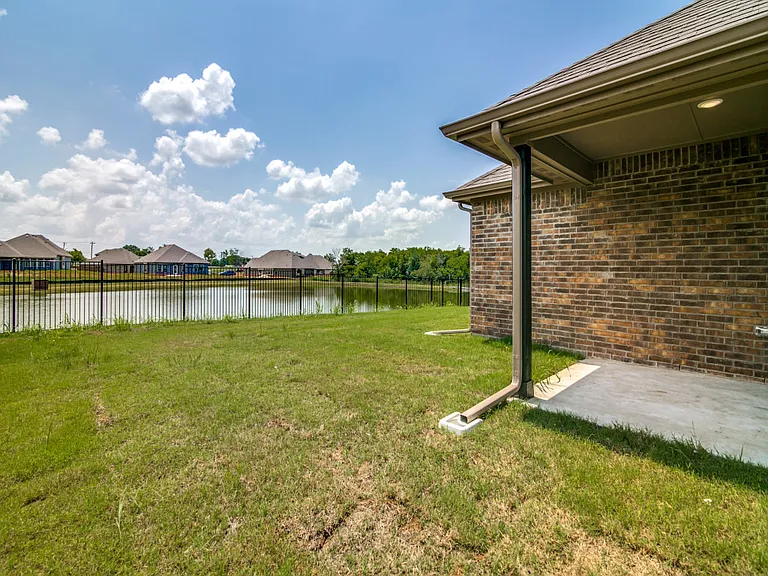 323 Sweetspire Dr — Photo 18