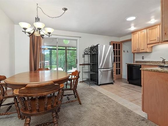 5th image of 221 Greenwood Dr