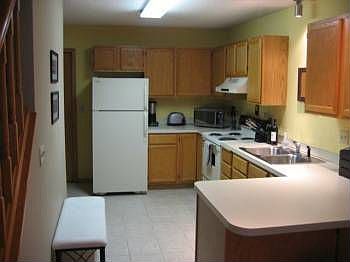 4th image of 4070 Wilshire Cir