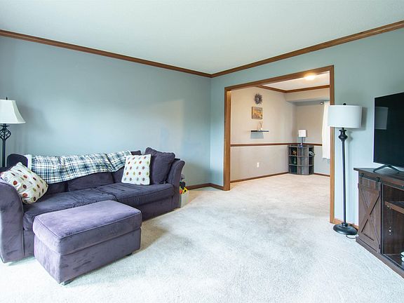 5th image of 3209 Brampton Dr