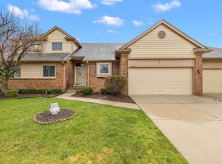 16824 Country Ridge Ct, Macomb, MI 48044