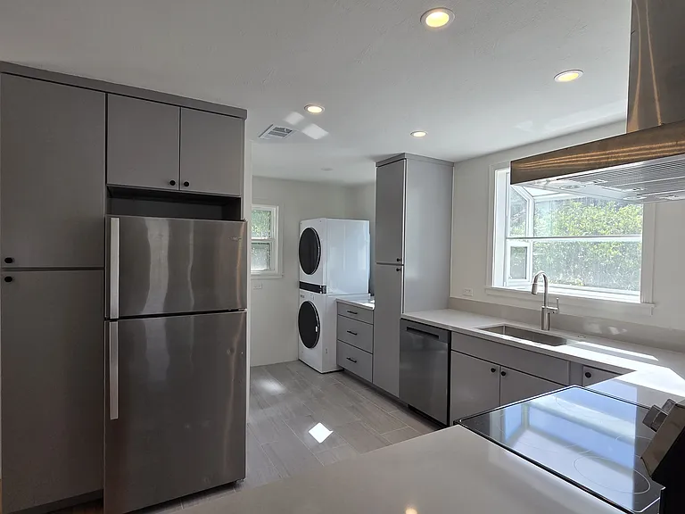 131 N San Pedro Rd — Photo 6