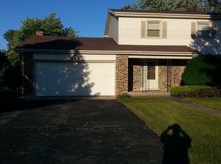 475 Laburnum Dr, Northbrook, IL 60062
