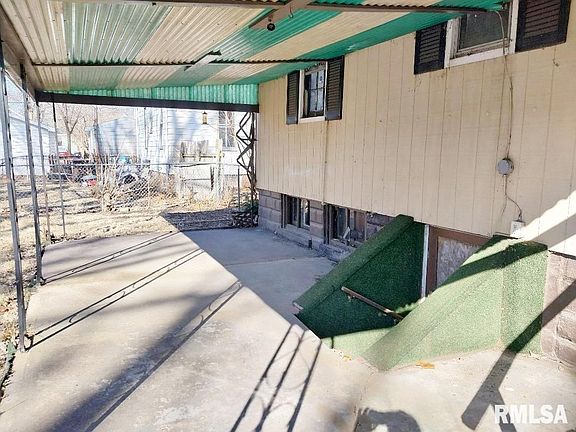 3rd image of 1104 E Republic St